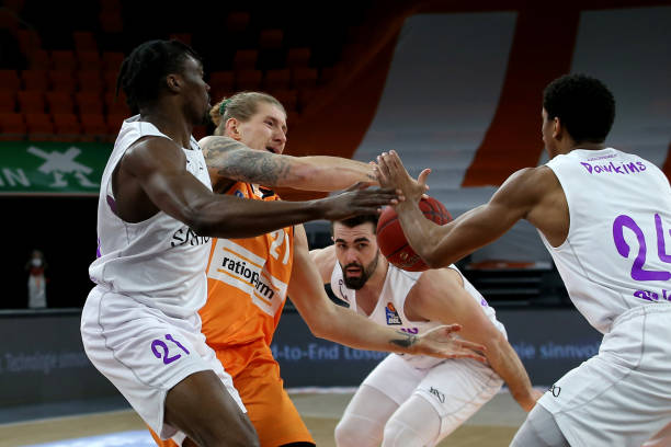 试图在主场 试图在主场