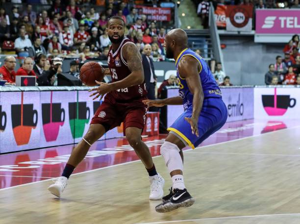 他在伤愈复 他在伤愈复